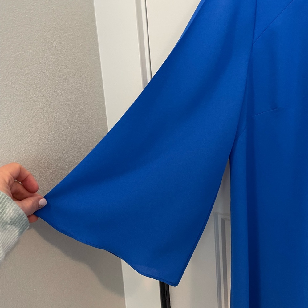 Gianni Bini shift dress with cutout detail at neck. - Picture 6 of 6